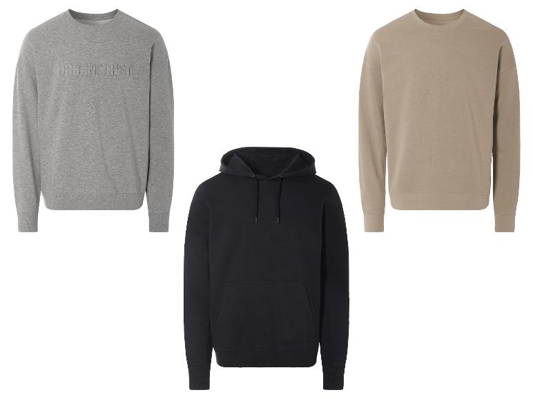 Een Urban Outfitters trui, een zwarte hoodie en een beige sweater.