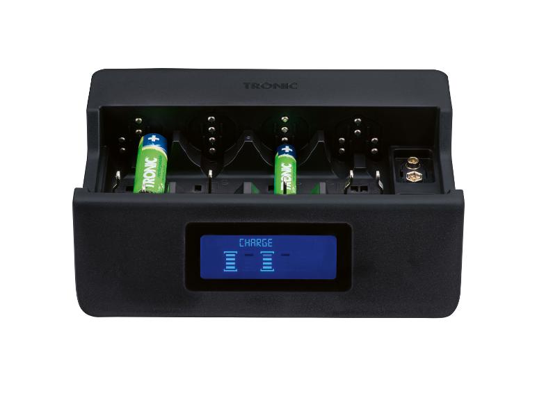 TRONIC acculader met twee groene oplaadbare batterijen en een digitaal display