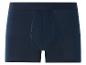 Een paar donkerblauwe boxershorts.