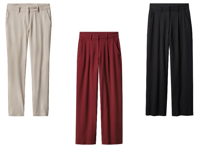 Drie broeken: beige, bordeauxrood en zwart.