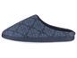 Een blauwe pantoffel met een paisley patroon.