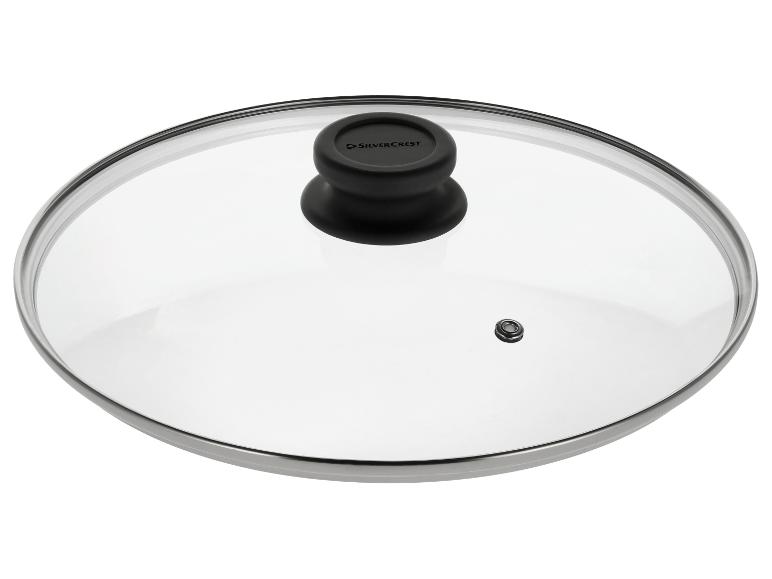 Glazen deksel voor pan met zwart handvat en metalen rand.
