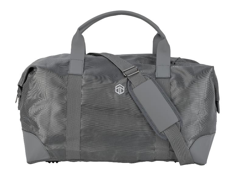 Een grijze reistas met een schouderband en het logo van Tumi.