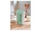 Een groene SilverCrest handmixer op een houten tafel.