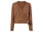Bruine gebreide wikkelblouse met strikceintuur.