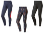 Drie verschillende leggings: een blauwe met rode accenten, een zwarte en een blauwe met een abstract patroon.