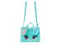 Een lichtblauw handtasje met een schattig hondje-ontwerp.