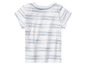 Wit t-shirt met blauwe strepen.