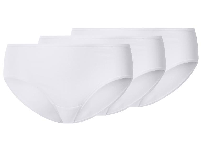 Drie paar witte katoenen damesonderbroeken, gestapeld en schuin.