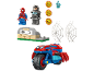Speelgoedset met superhelden- en schurkenminifiguren, motor, pizzategels en spinnenwebben.
