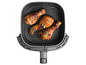 Geroosterde kipdrumsticks in een airfryer.