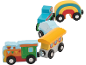 Kleurrijke houten speelgoedtrein met locomotief, wolkenwagon, gestreepte wagon en regenboogwagon.