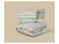 Gestreept beddengoedset met kussens en dekbed in groene, witte en beige tinten.