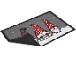 Kerstmat met drie kabouters, sneeuwvlokken en de tekst 'MERRY CHRISTMAS JOY'