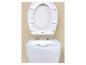 Wit toilet met open zitting op een beige achtergrond