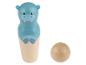 Een blauwe nijlpaard kegel met een houten bal voor een kegelspel.