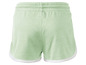 Groene korte broek met witte zoom.