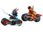 Twee LEGO Ninjago motorfietsen met minifiguren, één rood en één groen.