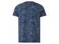Een donkerblauw T-shirt met een tropisch printje.