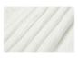 Detail van witte, licht gekreukelde stof met diagonale plooien