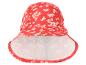 Rode kinderzonnehoed met bloemenprint en brede rand.