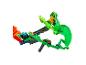 Groene racebaan met een dinosaurus, een gouden trofee en twee monstertrucks.