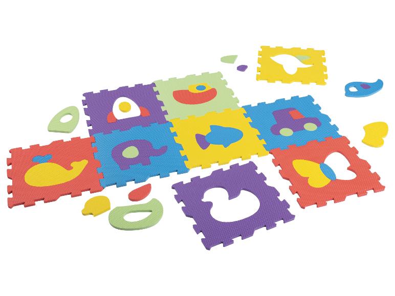 Een set kleurrijke schuimtegels met afbeeldingen van een eend, een olifant en een vlinder.