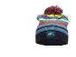 Gestreepte wintermuts met pompon en berglogo.