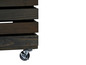Houten kist met wielen, geschikt voor opslag.