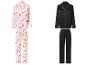 Twee pyjamasets: één wit met rode harten en één zwart met witte biezen.