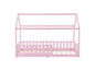 Een roze houten kinderbed met een huisvormig frame en een veiligheidsscherm.