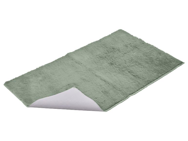Groene pluizige badmat met antislip onderkant