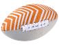 Rugbybal met oranje en witte strepen, een grijze onderkant en witte veters.
