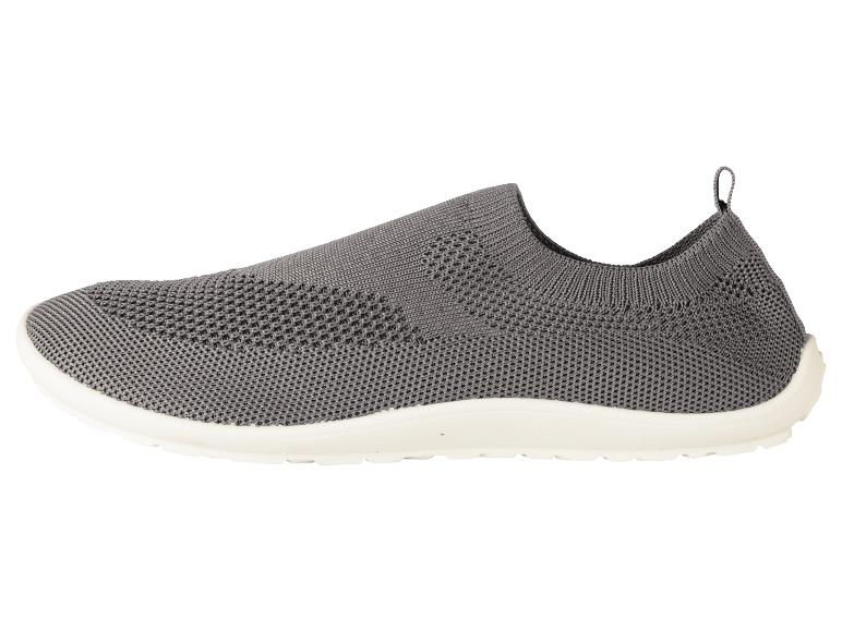 Grijze gebreide sneakers, casual stijl.