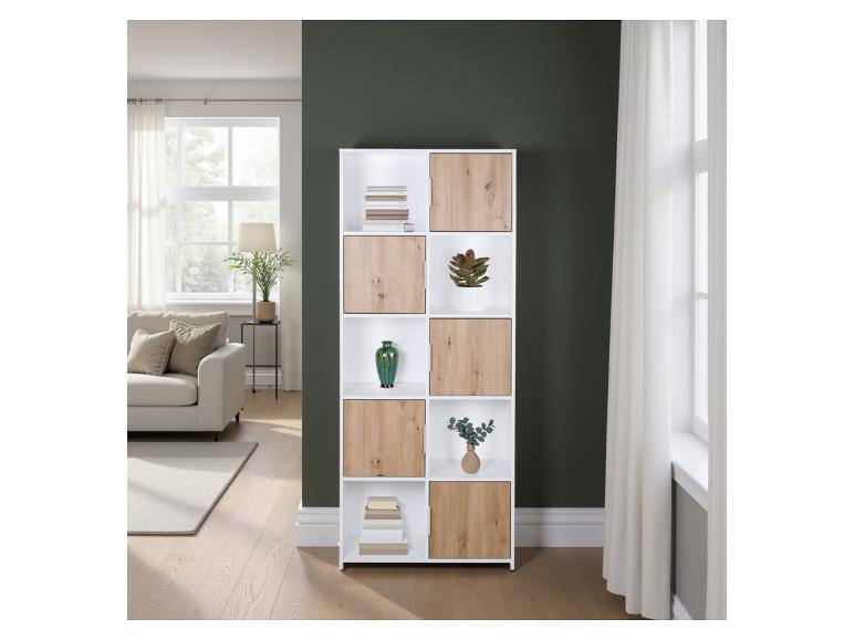 Wandkast met houten en witte elementen.