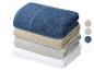 Stapel van vier handdoeken in blauw, beige, grijs en wit.