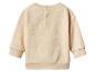Achterkant van een beige sweatshirt met knopen in de nek