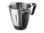 Een stalen kookpot met zwarte handgreep.