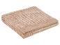 Opgevouwen handdoek met beige en wit gestreept patroon