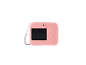 Roze instant camera met scherm en knoppen, voorzien van een polsbandje.