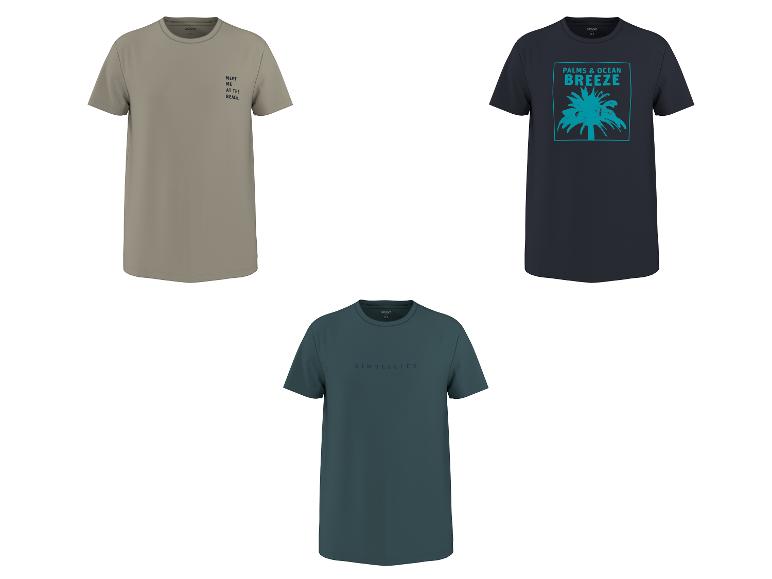 Drie heren T-shirts: beige met 'MEET ME AT THE BEACH', marineblauw met palmboom en donkergroen met 'SIMPLICITY'.