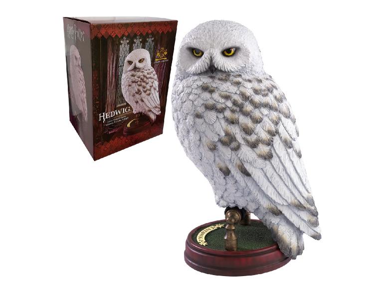 Hedwig-sculptuur van The Noble Collection met de bijbehorende verpakking.