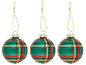 Drie groene kerstballen met rood en goudkleurig ruitpatroon.