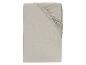 Beige hoeslaken opgevouwen met elastische hoeken