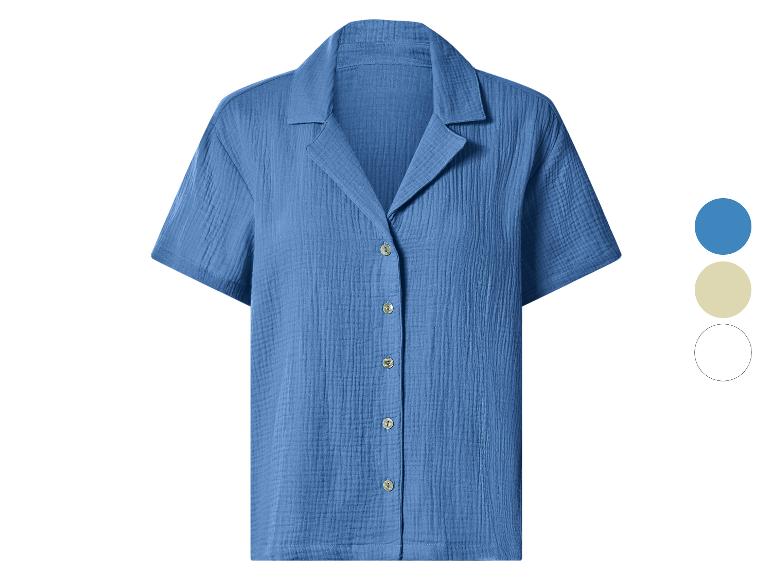 Blauw kortmouwig kreukel katoenen damesoverhemd met knopen, met kleuropties aan de rechterkant.