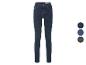 Donkerblauwe skinny jeans voor dames in verschillende kleuren.