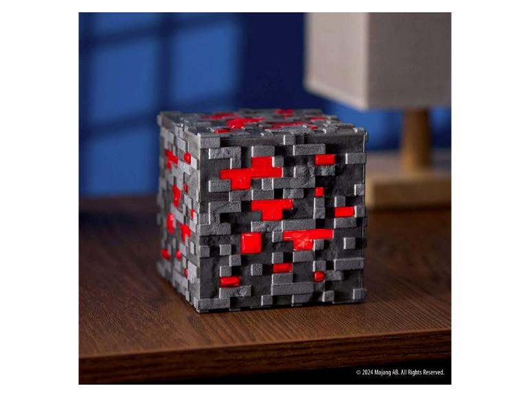 THE NOBLE COLLECTION Minecraft oplichtende Redstone bloklamp op een houten tafel