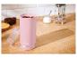 Roze SilverCrest koffiemolen op een houten tafel.