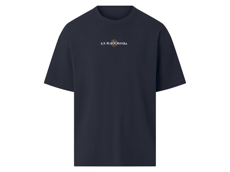 Donkerblauw T-shirt met een basketbalmotief en de tekst 'K.B. BLACK MAMBA'.