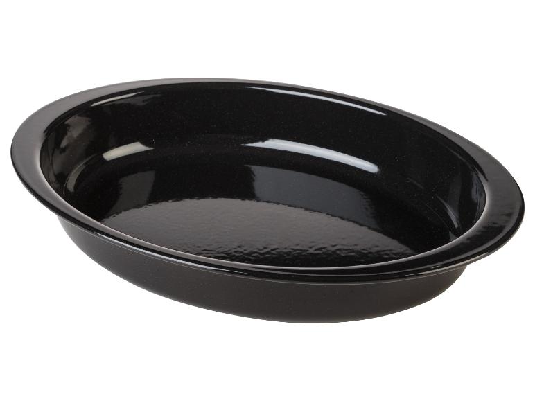Een zwarte ovale ovenschaal.